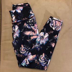 Fabletics Flower Cropped Leggings